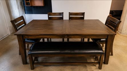 Wooden Dining Table Set w/4 Chairs & Bench