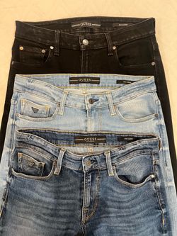 Pantalones GUESS.. 3 piezas
