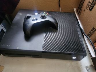 Xbox One 1Tb W Remote and all Cords "In Good Working Condition "