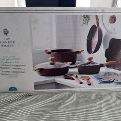The Pioneer Woman Cookware Set