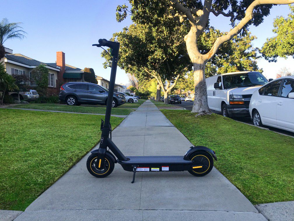 Brand New HEAVY DUTY Scooter | 50+ Electric Scooters In Stock | 1| 220lb Weight Limit | Upgraded 3 Read Description 4 More Info | PRICE IS FIRM!
