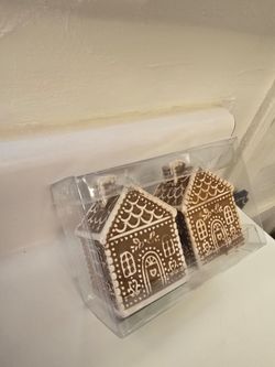 New Set Of 2 Ceramic Salt And Pepper Shakers Gingerbread Houses