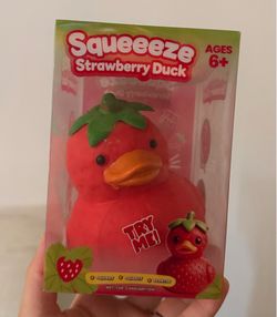 STRAWBERRY DUCK SQUISHY
