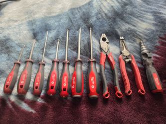 Milwaukee Hand Tool Set – Screwdrivers, Pliers & More