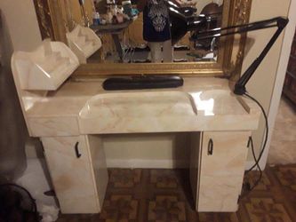 Professional manicure table