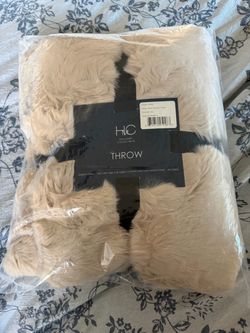 Hallmart Collectibles Wavy Faux Fur Throw Blanket