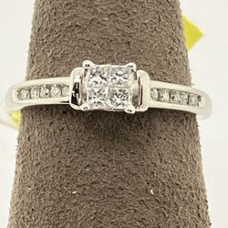 Sophisticated 10K White Gold Single Diamond Ring with Accent Diamonds