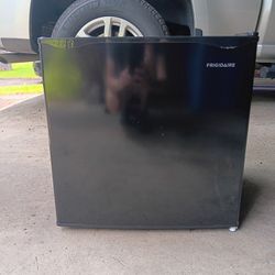 Frigidaire 1.6 Cubic ft.