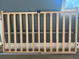 Expandable baby gate