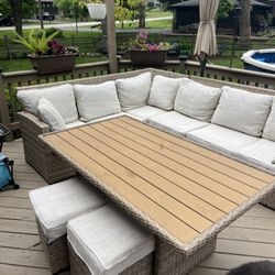 Outdoor 5pc Sectional With Table