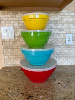 4 Melamine Bowl Set with Lids