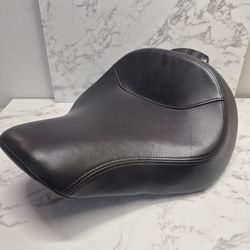 OEM 06-17 Genuine Harley-Davidson Fat Boy, Softail Sundowner Solo Seat.