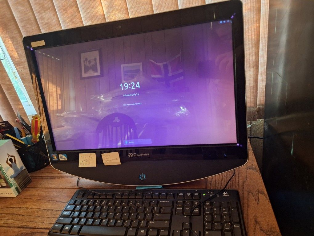 Gateway Desktop Computer All-in-one, Works Great, Latest Umbutu Install 