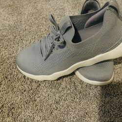 Skechers Size 8 Woman Grey 