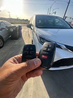 Car Keys N Remotes/ Llaves Con Control