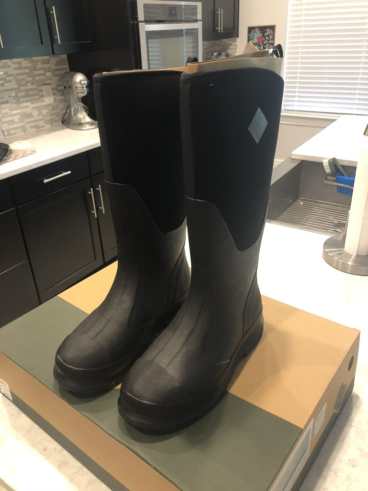 Women’s Muck Boots New In Box Size 9