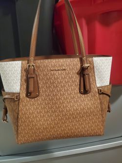 Authentic Michael Kors Tote Purse Retail Edition with Protective Purse Feet & Premium Side Hardware  Voyager East/West New
