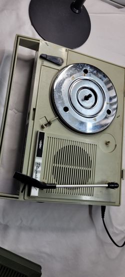 ADMIRAL 1968 PLAYMATE IV SOLID STATE RADIO/PHONO