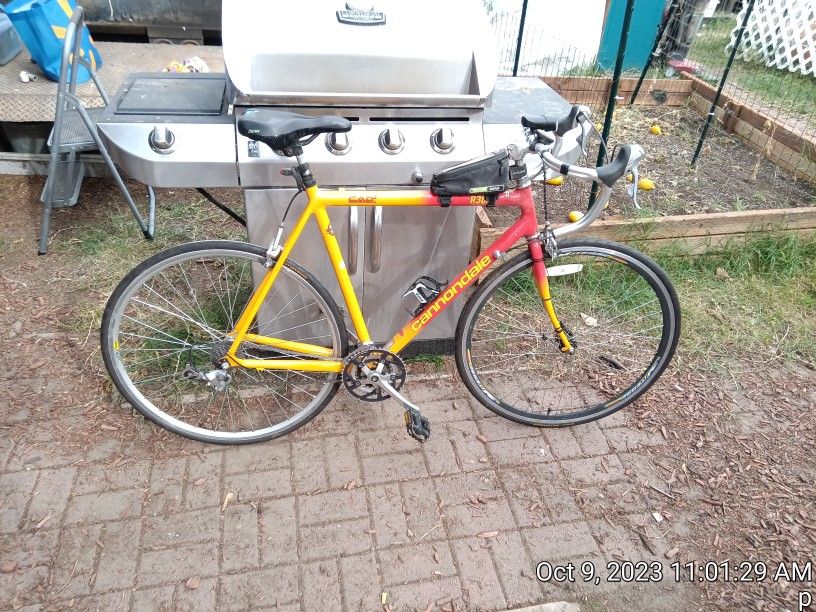 CANNONDALE R300 ROAD BIKE