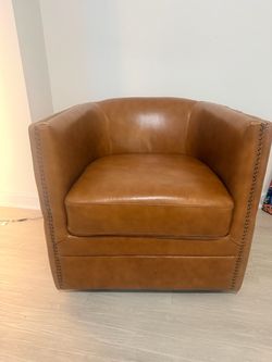 Leather Tufted 360 Swivel Barrel Foam Cusion Chair in  Excellent Condition