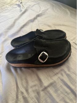 BIRKENSTOCK Women’s Leather Buckley Clog Slipper Shoe. Women’s size: 6 (EU 36). Black Leather Suede with Silver Buckle and Cork.