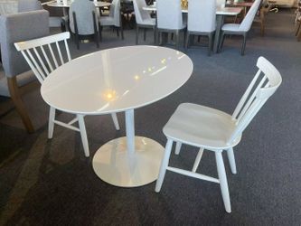 3-Piece Dining Set，$200