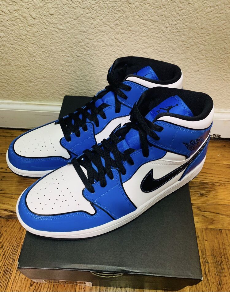 Air Jordan Mid Signal Blue Size 7y