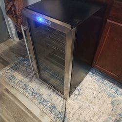 New Air  Refrigerator Works Great, Great Condition Great For Decks And Parties 