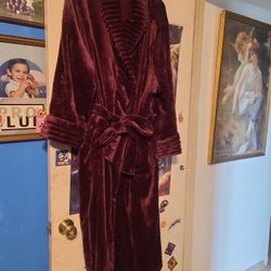 Womens NEW Lavish  Maroon Fleece Robe
