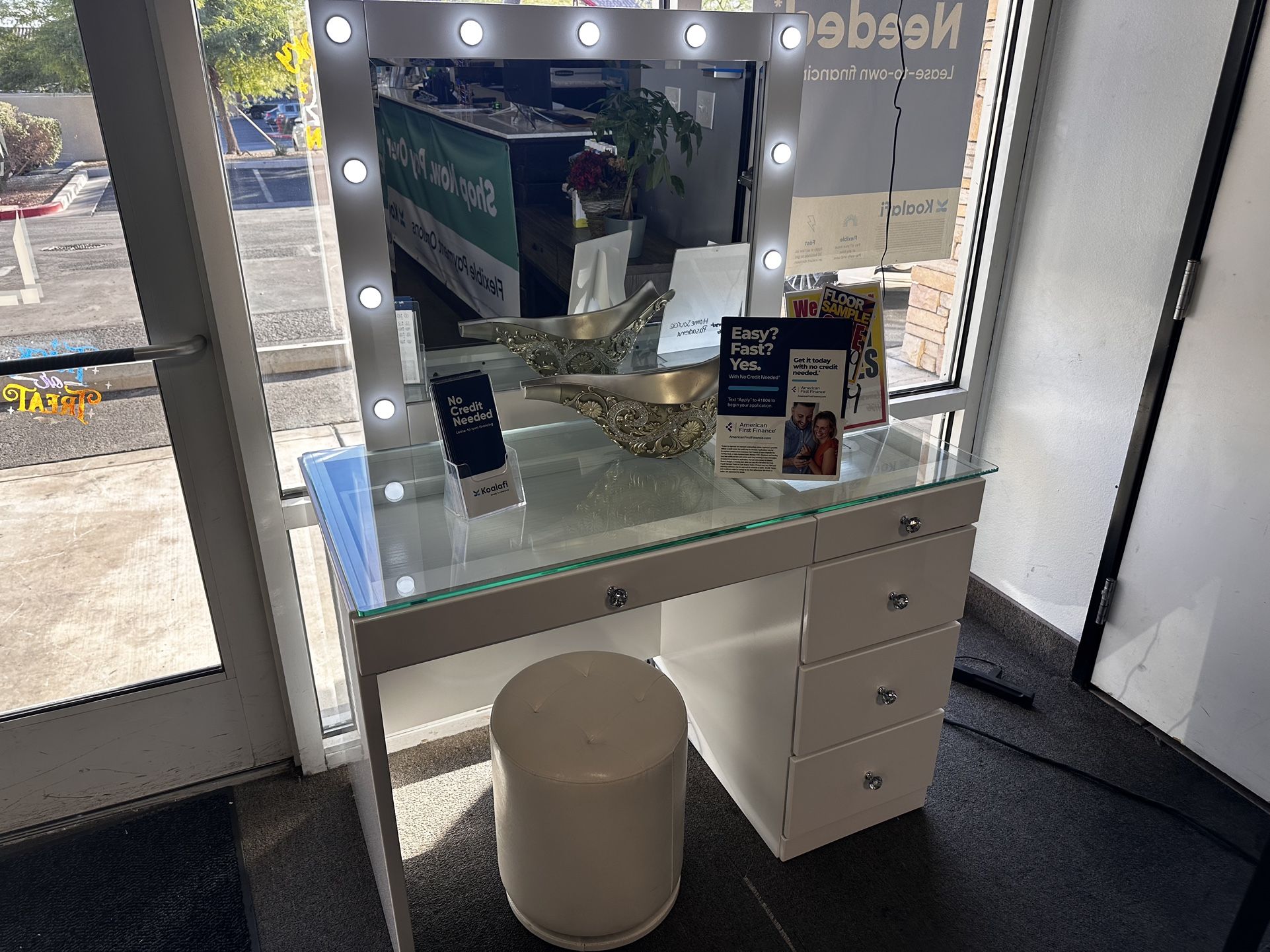 Stunning Vanity Set W/stool! $699 🤍✨