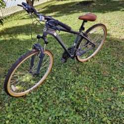 Schwinn Trailway 28 inch Hybrid Bike.  Aluminum Frame, Alloy Front Suspension Fork. 21 Speed Shifter. Alloy Linear Pull Brakes. Alloy Rims.
