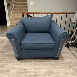 Single person couch/chair