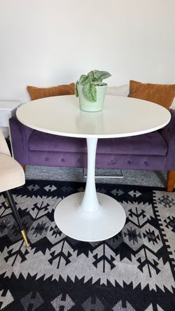 White Round Tulip Pedestal Dining Table