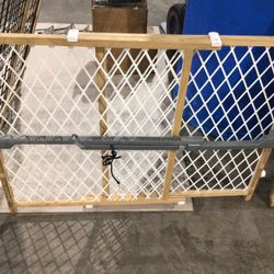 Munchin Adjustable Baby Mesh Gate