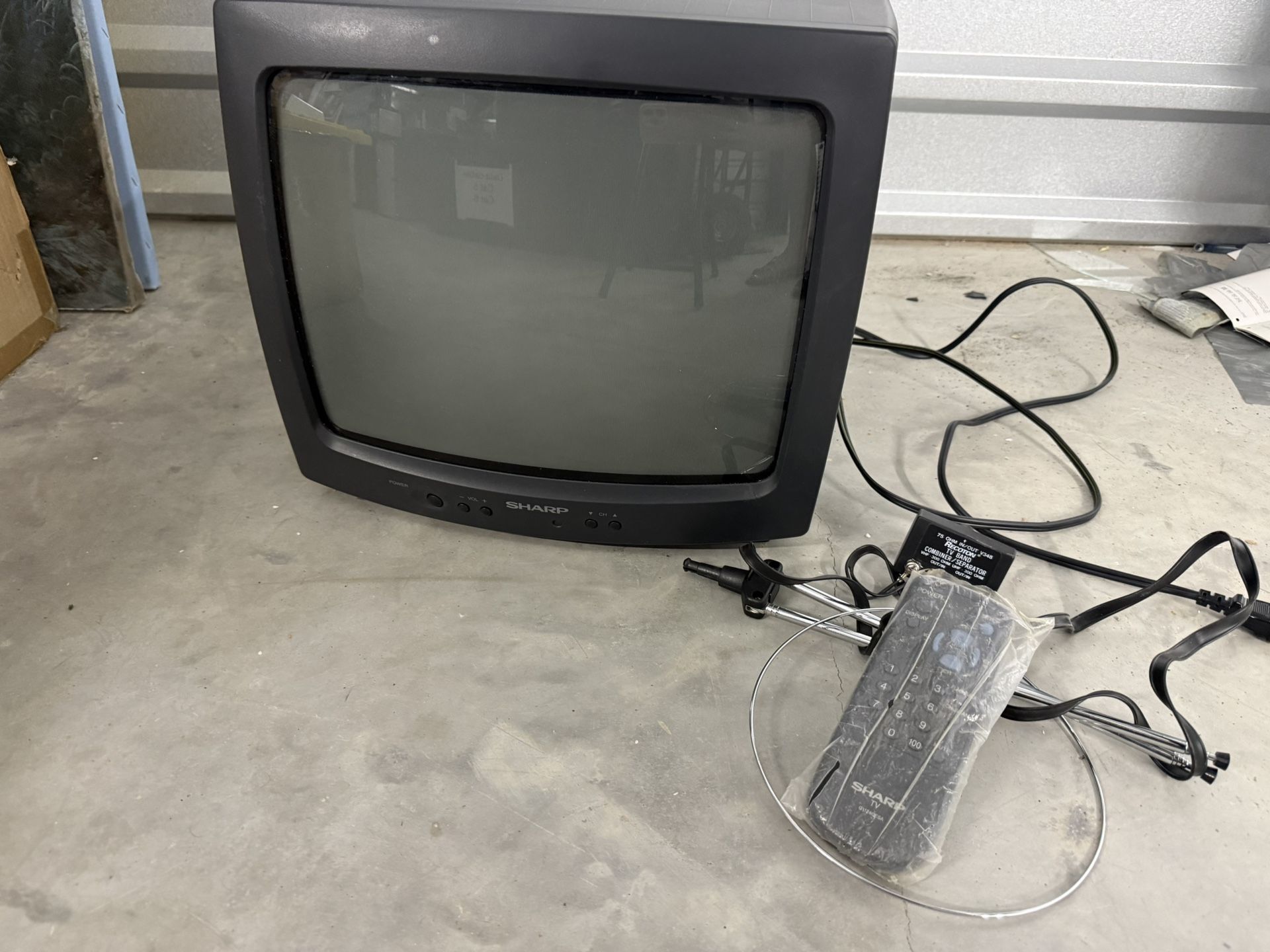 Sharp 13G-M60 CRT TV (1996) with Remote – Retro Gaming / Vintage Television – Tested
