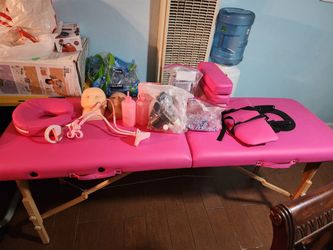 Lash tech supplies and lash bed