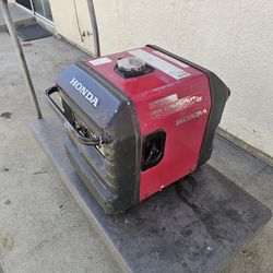 HONDA GENERATOR 3000UI GASOLINE PORTABLE STILL IN GOOD CONDITION,NEW BATTERY, NEW FRESH OIL SERVICE WORKS GOOD IF SOMEBODY INTERESTED PLEASE TEXT ME A
