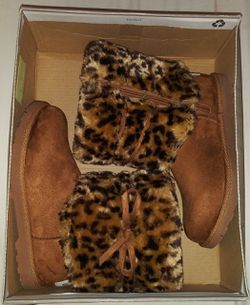 Girl's fur boots
