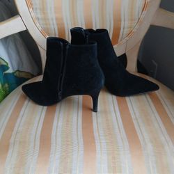 Beautiful. Suede   boot Shoe .Size eight