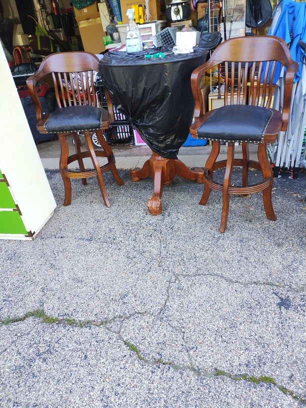 2 Bar Stools & Table ( Eagle Claw)
