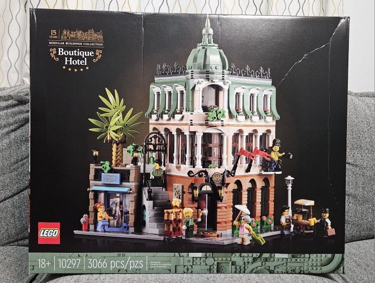 LEGO Icons: Boutique Hotel 10297