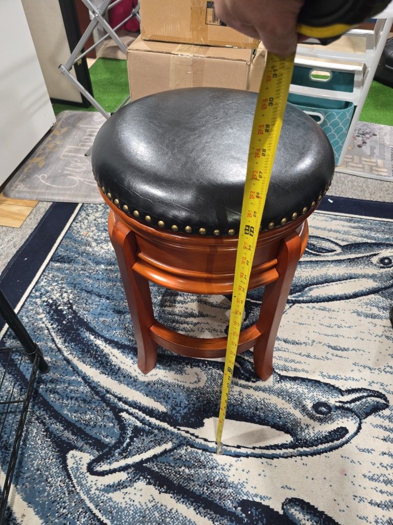 4 Beautiful Bar Stool In Great Condition