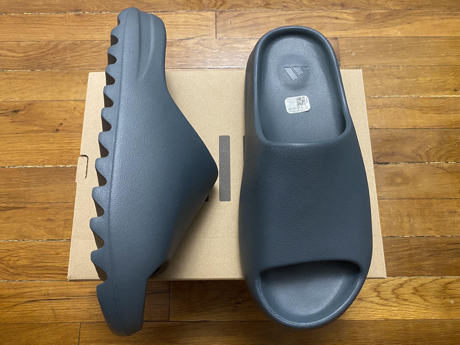 Yeezy Slide Slate Marine - Size 9 for Sale in Cedar Park, TX - OfferUp