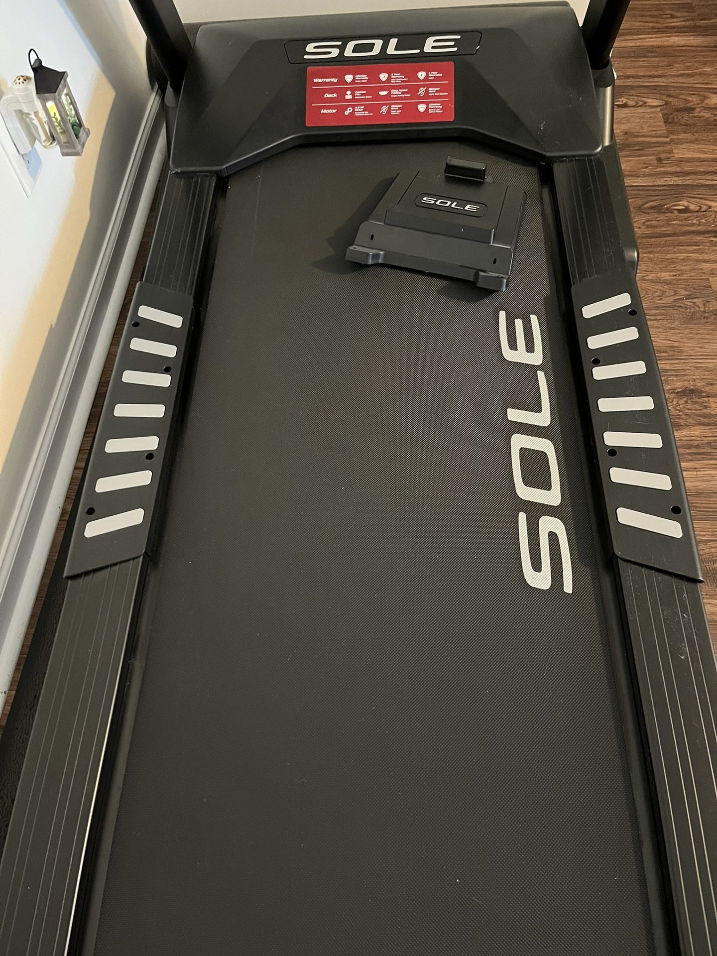 Sole F63 treadmill Great Condition/ Like New barely Used