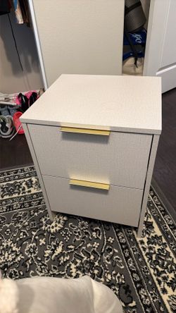 2 nightstands