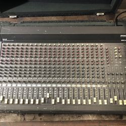 Mackie sr24 - 4 