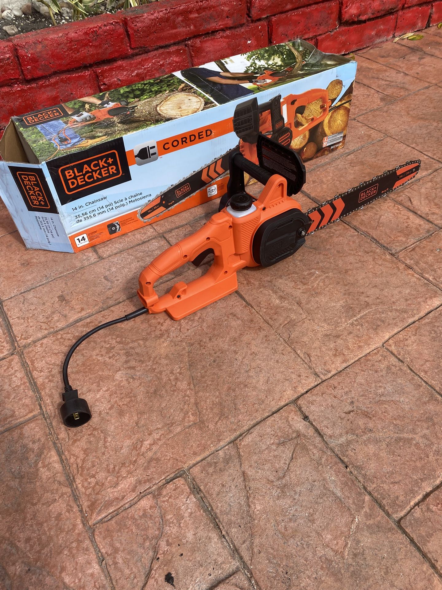 Black & Decker 14” Electric Chainsaw.