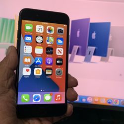 iPhone 7-32Gb unlocked For Sale $70 Santa Ana City 