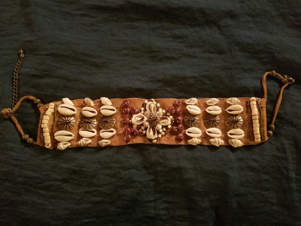 Seashell choker