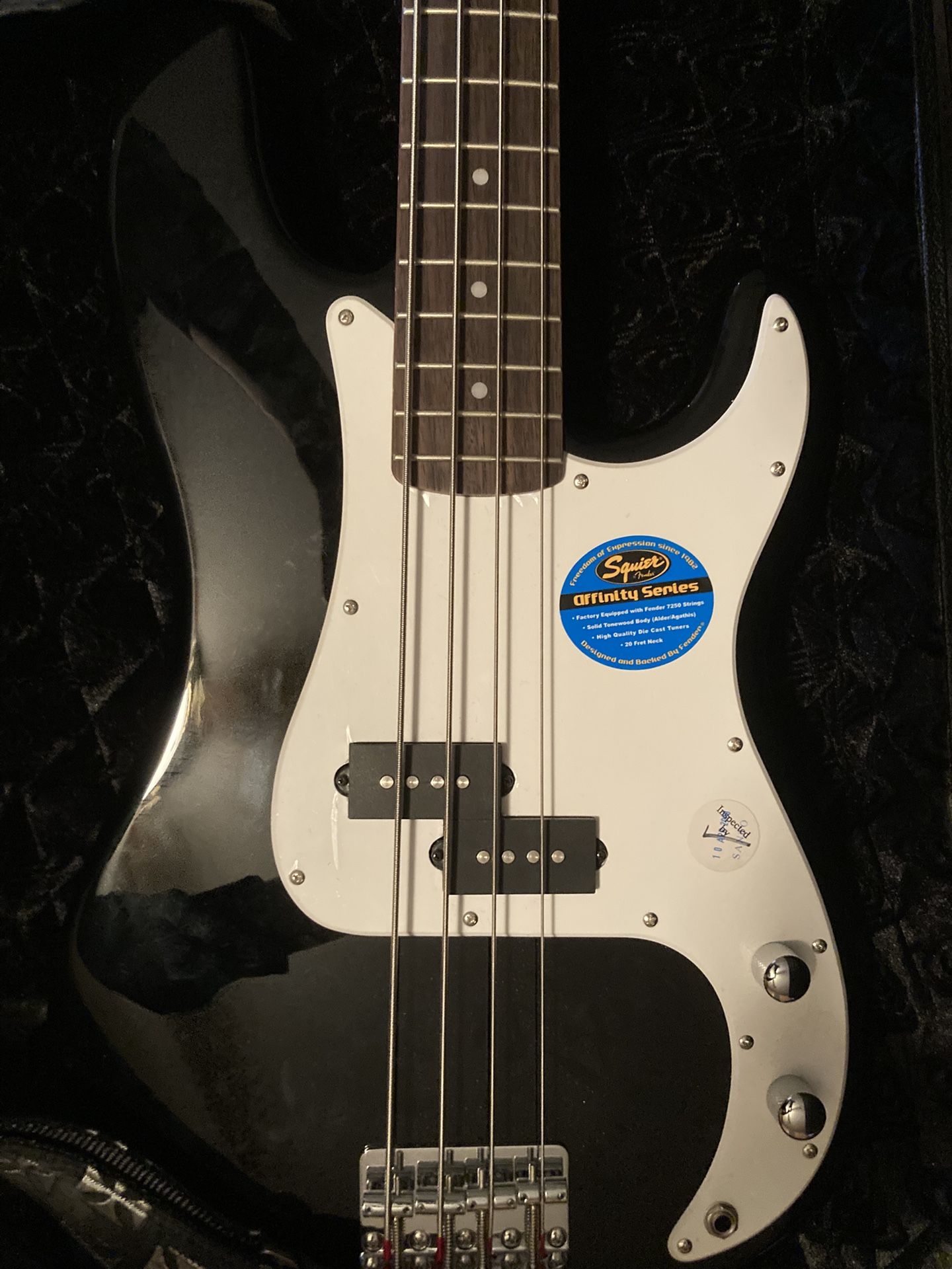 Fender Squire P Bass and Coffin Case